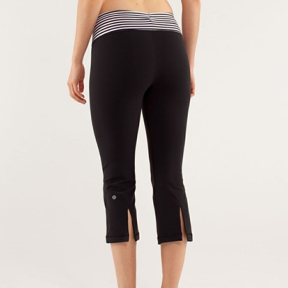 Lululemon Gather & Crow CropBlack / Classic Stripe Black White / Pink Size 6.Wa